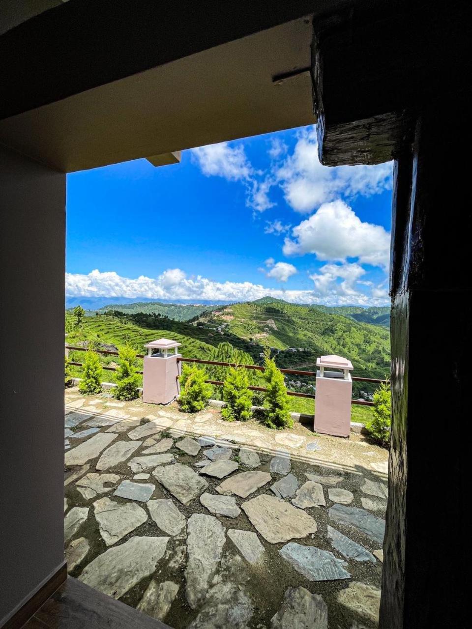 Bsr Farms Resort Pauri 外观 照片
